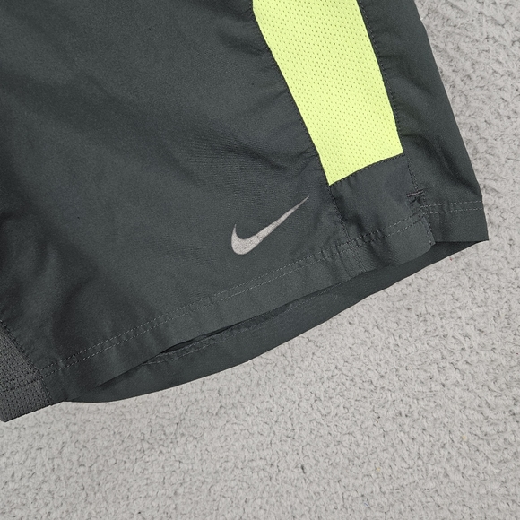 Nike Running Shorts Men’s Medium Neon Green Back Pocket Unlined - Picture 7 of 9